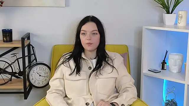 Snapshot of GladysHewell chatting on 01.22.25 GladysHewell online show from 01.22.25