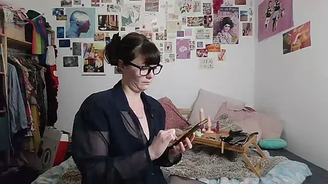 AdorahB3ll3 online show from 03.17.25