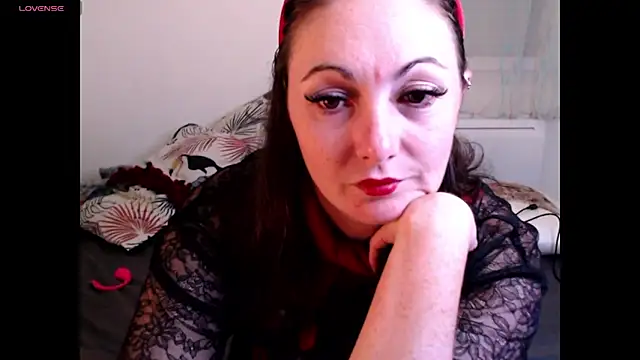 AdorahB3ll3 online show from 09.08.25