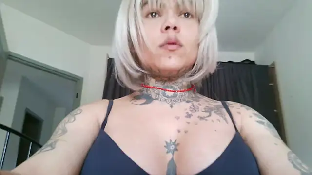 Snapshot of serena__vedette chatting on 04.06.26 serena vedette online show from 04.06.26