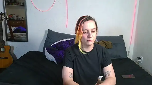 Snapshot of Evelan420 chatting on 10.17.25 Evelan420 online show from 10.17.25
