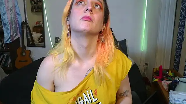 Snapshot of Evelan420 chatting on 10.22.25 Evelan420 online show from 10.22.25