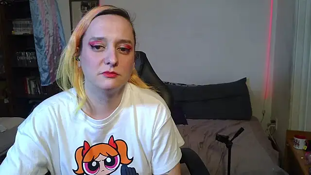 Snapshot of Evelan420 chatting on 10.28.25 Evelan420 online show from 10.28.25