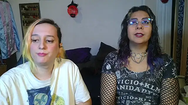 Snapshot of Evelan420 chatting on 11.10.25 Evelan420 online show from 11.10.25