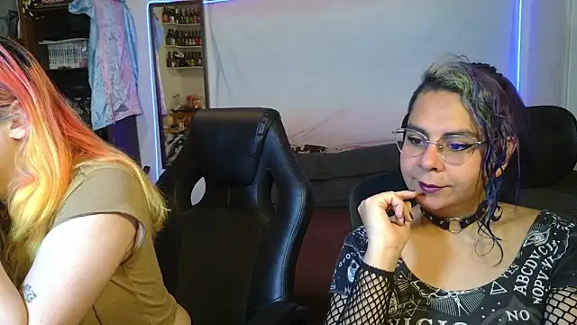 Snapshot of Evelan420 chatting on 02.20.26 Evelan420 online show from 02.20.26