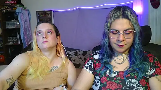 Snapshot of Evelan420 chatting on 04.14.26 Evelan420 online show from 04.14.26