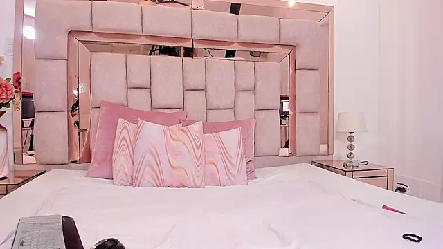 Snapshot of taliarussel chatting on 01.22.25 taliarussel online show from 01.22.25