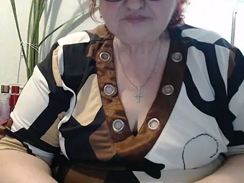 Snapshot of DeniseeRosea chatting on 05.17.26 DeniseeRosea online show from 05.17.26