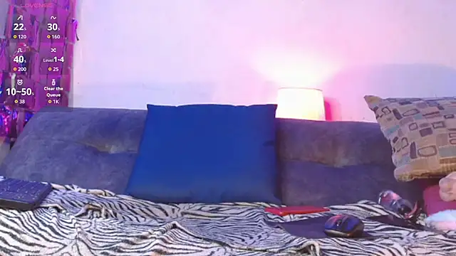 izan 20 online show from 11.18.25