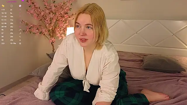 Manic pixie  online show from 03.07.25