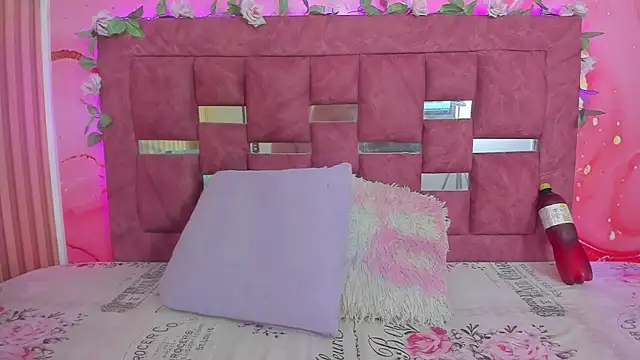Snapshot of scarlett__evans_ chatting on 06.06.26 scarlett evans online show from 06.06.26