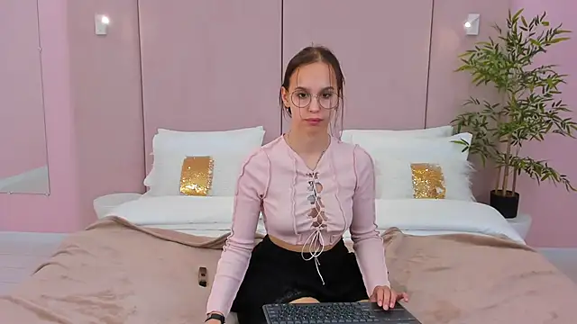 SandraTucker online show from 01.26.25