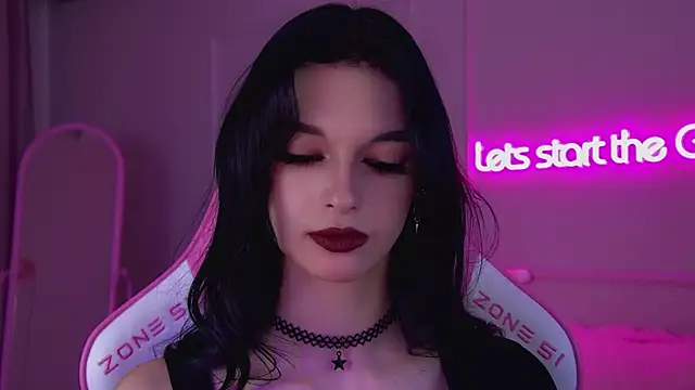 Snapshot of BeverlyMost chatting on 03.19.25 BeverlyMost online show from 03.19.25