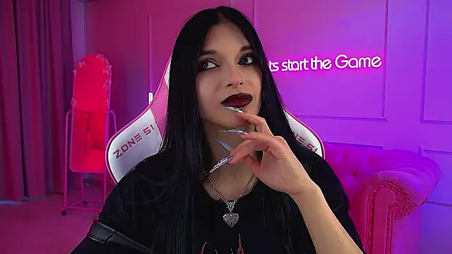 Snapshot of BeverlyMost chatting on 05.17.26 BeverlyMost online show from 05.17.26
