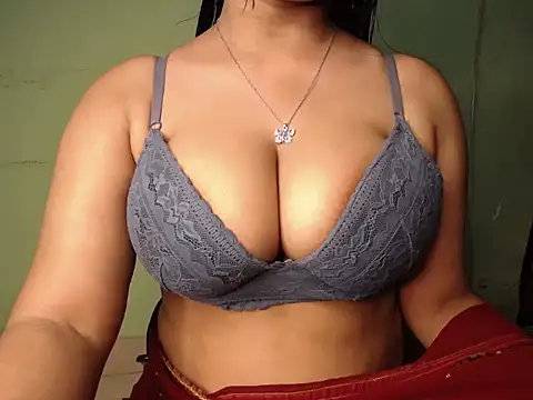 Saanviraa online show from 02.08.25