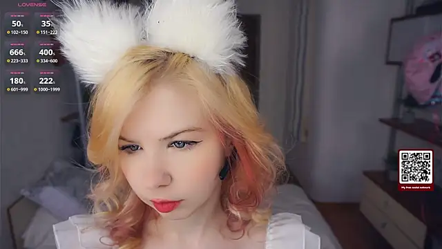 LynetHakes online show from 11.13.25