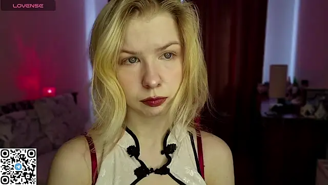 LynetHakes online show from 04.12.26