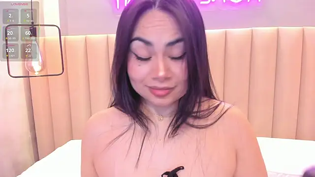 Snapshot of Naomymonroe_ chatting on 10.28.25 Naomymonroe online show from 10.28.25