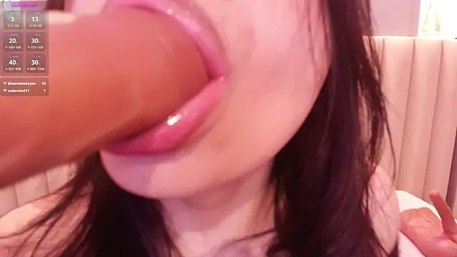 Snapshot of Naomymonroe_ chatting on 11.23.25 Naomymonroe online show from 11.23.25