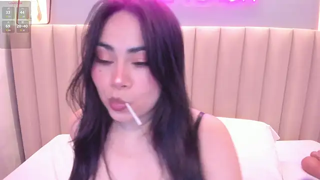 Snapshot of Naomymonroe_ chatting on 12.16.25 Naomymonroe online show from 12.16.25