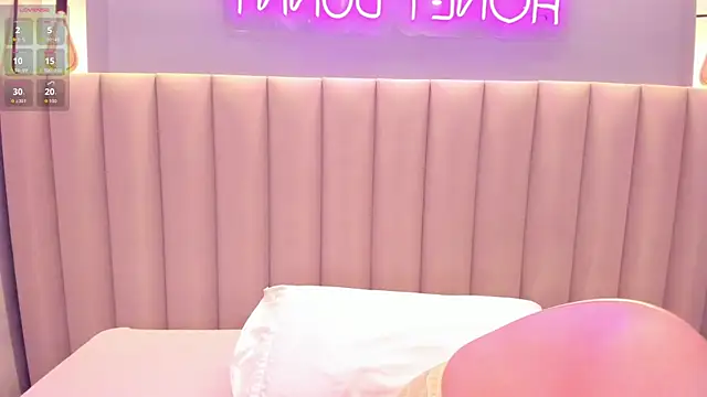 Snapshot of Naomymonroe_ chatting on 01.09.26 Naomymonroe online show from 01.09.26