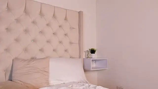 bella bloomg online show from 01.24.25