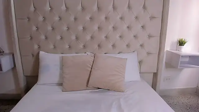 bella bloomg online show from 03.12.25