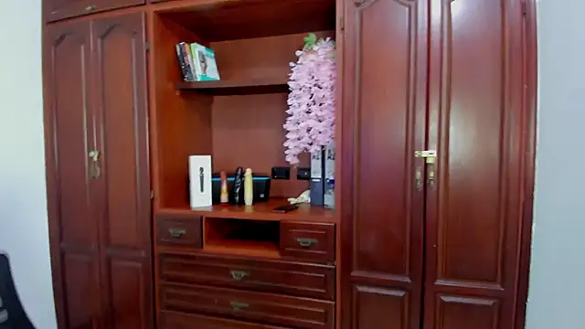 ValkiriaContee online show from 10.10.25