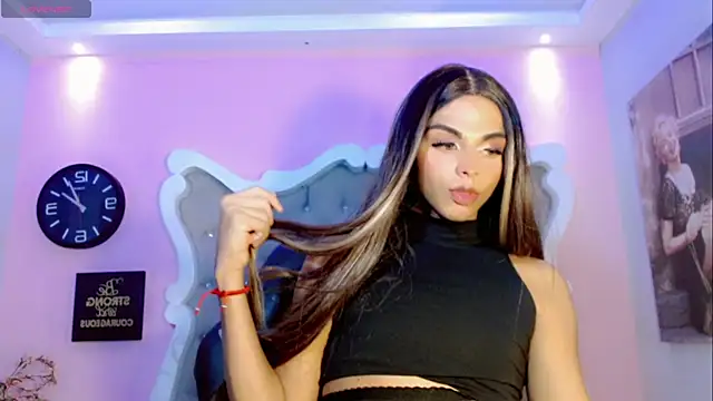 Snapshot of CamiiGarcia chatting on 02.16.25 CamiiGarcia online show from 02.16.25