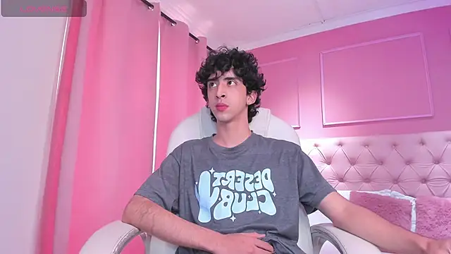 Snapshot of Alezzandro_ chatting on 01.24.25 Alezzandro online show from 01.24.25