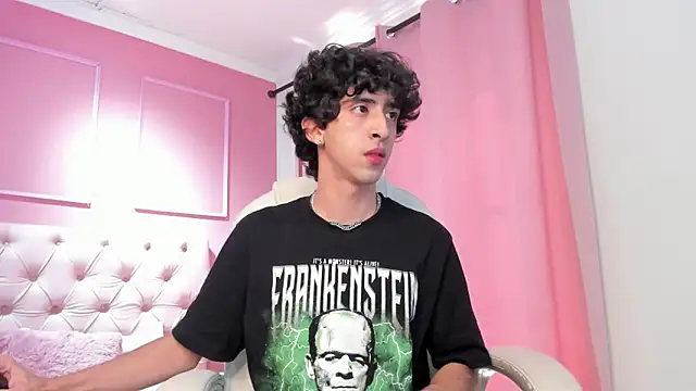 Snapshot of Alezzandro_ chatting on 01.25.25 Alezzandro online show from 01.25.25