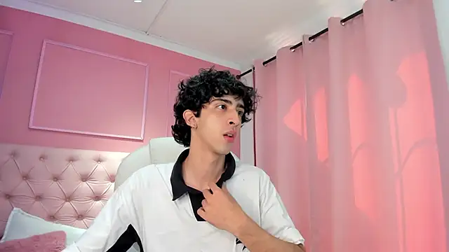 Snapshot of Alezzandro_ chatting on 01.26.25 Alezzandro online show from 01.26.25