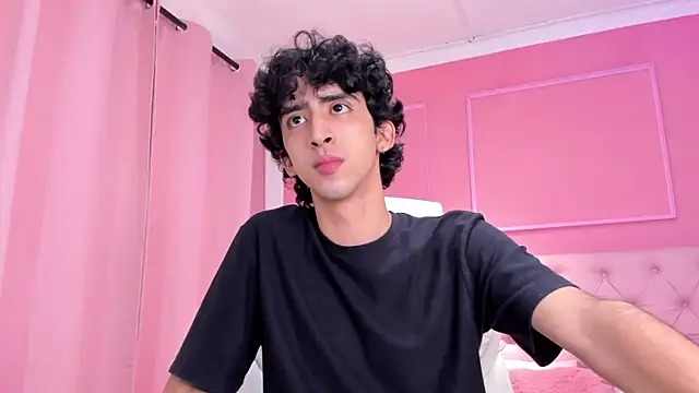 Snapshot of Alezzandro_ chatting on 02.04.25 Alezzandro online show from 02.04.25