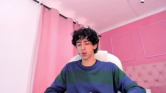 Snapshot of Alezzandro_ chatting on 02.06.25 Alezzandro online show from 02.06.25