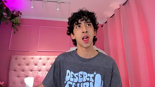 Snapshot of Alezzandro_ chatting on 02.08.25 Alezzandro online show from 02.08.25