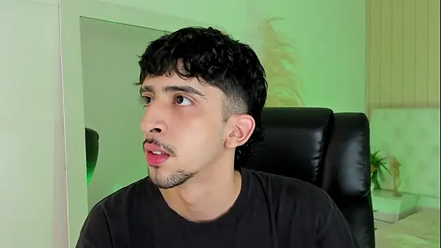 Snapshot of Alezzandro_ chatting on 09.26.25 Alezzandro online show from 09.26.25