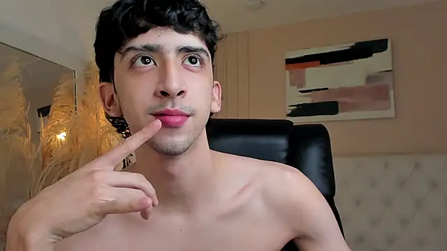 Snapshot of Alezzandro_ chatting on 10.04.25 Alezzandro online show from 10.04.25