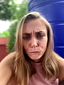 Snapshot of White_Lu chatting on 11.24.25 White Lu online show from 11.24.25