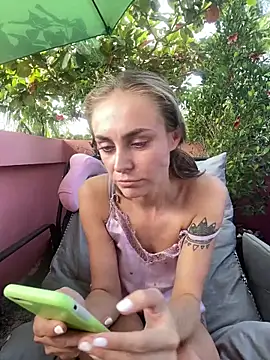 Snapshot of White_Lu chatting on 02.08.26 White Lu online show from 02.08.26