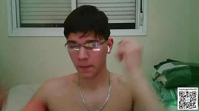 Snapshot of vitorsafado19 chatting on 12.18.25 vitorsafado19 online show from 12.18.25