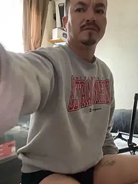 Snapshot of paullliliu chatting on 01.22.25 paullliliu online show from 01.22.25