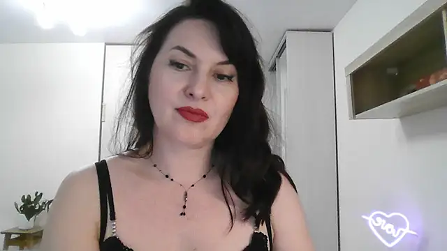 Victoria Glam online show from 02.13.25