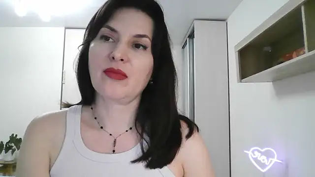 Victoria Glam online show from 02.28.25