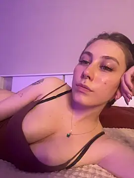 Molli Luv online show from 10.25.25