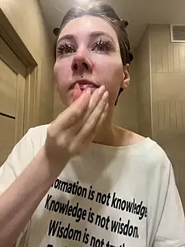 Molli Luv online show from 11.11.25