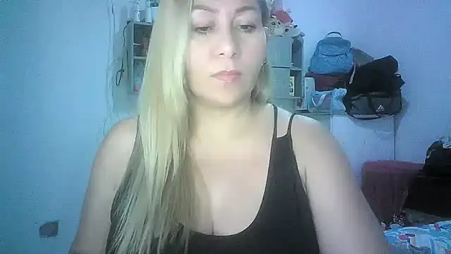 Snapshot of mariana0x chatting on 05.24.26 mariana0x online show from 05.24.26