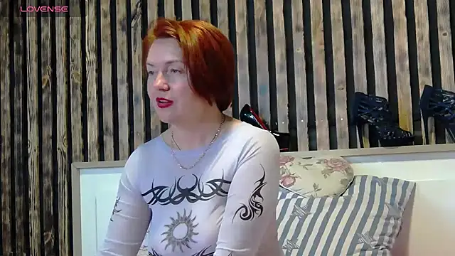 Alis Lovi online show from 10.30.25