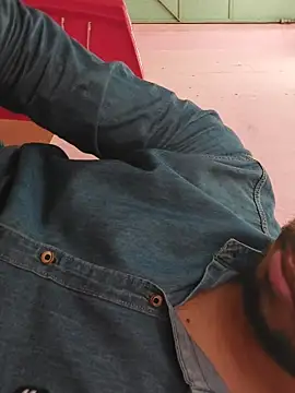 Snapshot of Extrembox5 chatting on 11.13.25 Extrembox5 online show from 11.13.25