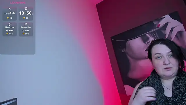 QueenOfHaze online show from 04.30.26