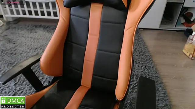 Snapshot of crystalyss chatting on 11.05.25 crystalyss online show from 11.05.25